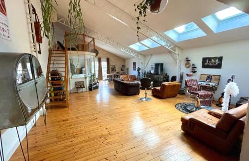 Brive-la-Gaillarde Apartamento | Superbe LOFT centre-ville - Sauna - parking privé -Clim- 1 à 10personnes