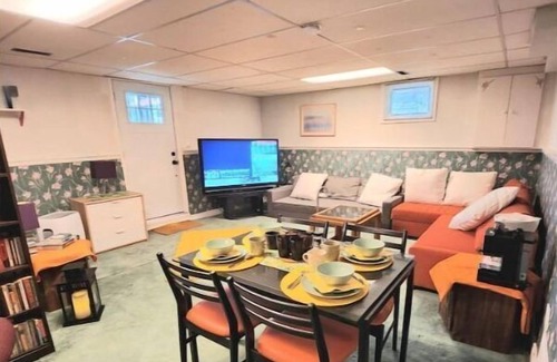 Thornhill Casa | Superclean/cozy/warm/unique2 Bdr/separate Entrance
