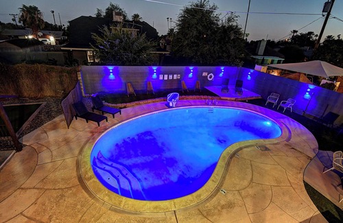 Park Scottsdale One Casa | Superhost, Arcade, Heated Pool, Golf putting, Fire pit