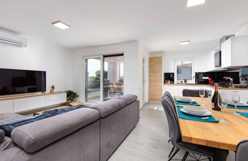 Vantacici Apartamento | Superior Apartment II. Near the Beach