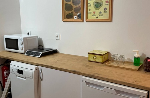 Consuegra Apartamento | Estudio Superior 'Biblioteca' con terraza, Wi-Fi y aire acondicionado
