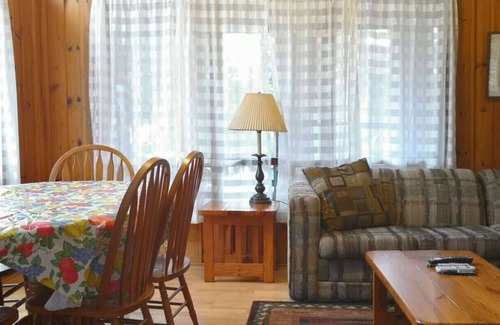 Seguin Cabina | Superior Three-Bedroom Cottage