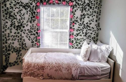 Greater East End Apartamento | SuperValue Suite #8 @ East End Revitalized