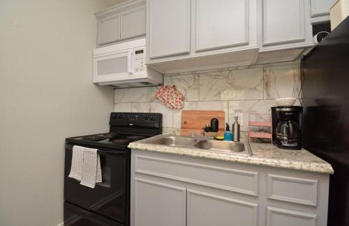 Greater East End Apartamento | SuperValue Suite #8 @ East End Revitalized