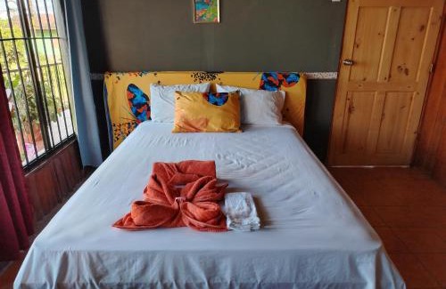 Puerto Jiménez Apartamento | Surá House Corcovado SuriNico Room With AC