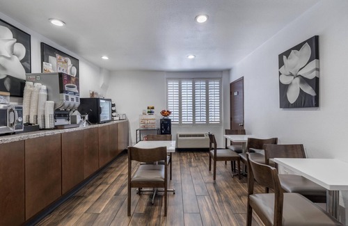 Fairfax District Hotel | SureStay Hotel by Best Western Beverly Hills West LA