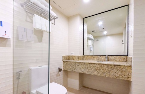 Capitol Site Hotel | Surestay Plus By Best Western Cebu City