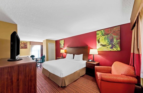 Wetmore Hotel | SureStay Plus by Best Western San Antonio Fiesta Inn