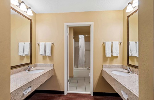 Wetmore Hotel | SureStay Plus by Best Western San Antonio Fiesta Inn