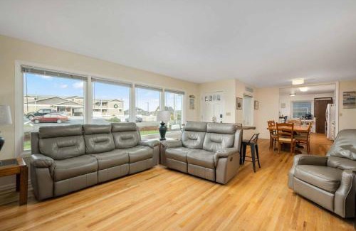 Seaside Casa | Surf and Sand Dollars