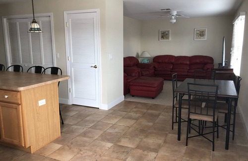 Surf City Apartamento | Surf City Apartment - ¡A una cuadra de la playa!