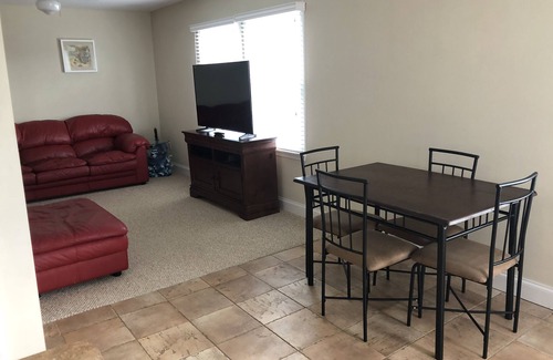 Surf City Apartamento | Surf City Apartment - ¡A una cuadra de la playa!