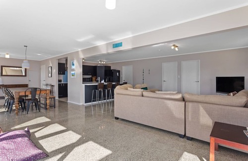 Waiotahi Casa | Surf, Sand & Summer Vibes.