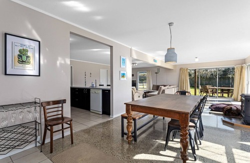 Waiotahi Casa | Surf, Sand & Summer Vibes.