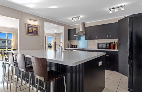 Waiotahi Casa | Surf, Sand & Summer Vibes.