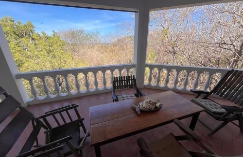 Tamarindo Casa | Surfers bungalow 5 min walk to the beach