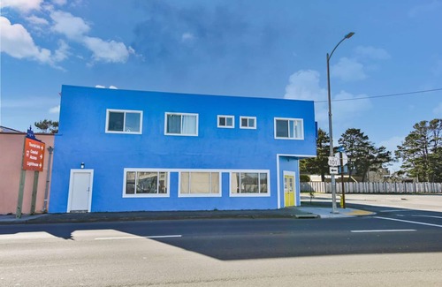 Crescent City Condominio | Surfside 65 - One block from the ocean!