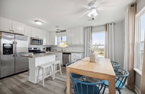 Surfside Beach Casa | Exclusivo para familias Surfside Beach Home w / Vista al mar, fácil acceso a la playa