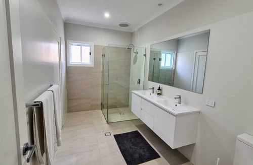 Catherine Hill Bay Casa | Surfside Retreat - New home 500m walk to the beach