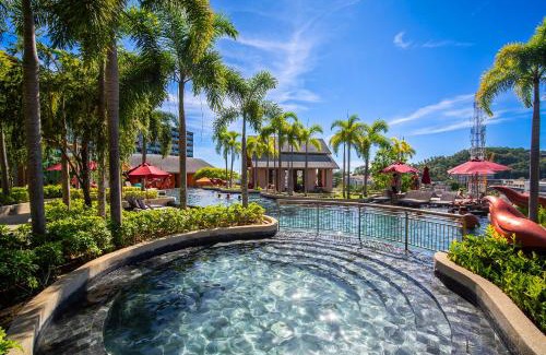Nong Chaeng Apartamento | Surin Beach Serviced 3 Bedroom Sea View Apart-ment Comprehensive Facilities Resort Pool Gym Guest Choice