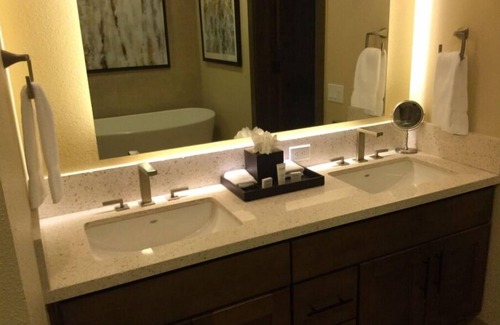 Truckee Complejo | Surrounded by pine forests and mountains!