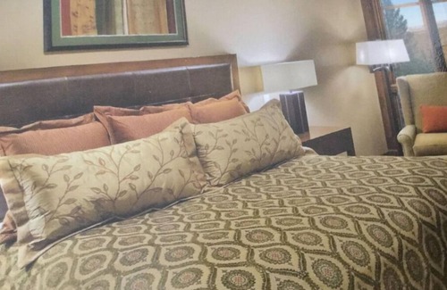 Truckee Complejo | Surrounded by pine forests and mountains!