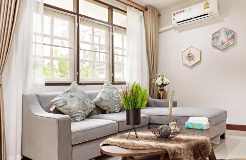 Samsen Nok Villa | Suttisan 地铁口二层独栋花园别墅 五卧室三卫