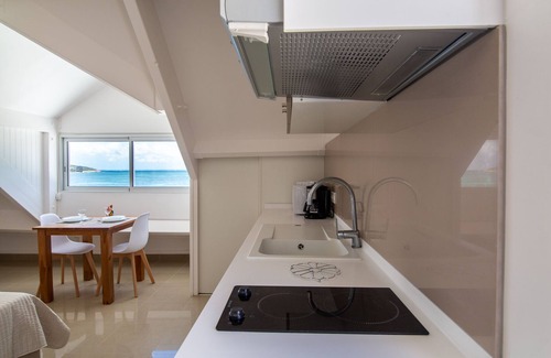 Nettle Bay Casa | Sweet Home SXM Baie Nettlé Feet in the water on the beach