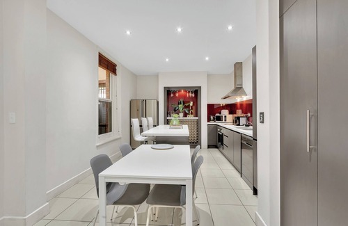 Adelaide Central Business District Casa | Swainson on Carrington