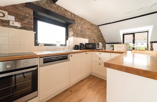 Littleham Cabaña | Swallow Cottage - Sleeps 4 with a pool & games room