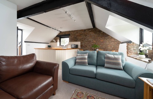 Littleham Cabaña | Swallow Cottage - Sleeps 4 with a pool & games room