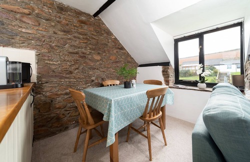 Littleham Cabaña | Swallow Cottage - Sleeps 4 with a pool & games room