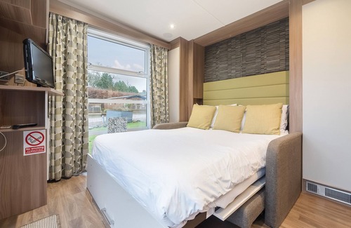 Calthwaite Cabaña | SWALLOW, pet friendly, with hot tub in Armathwaite