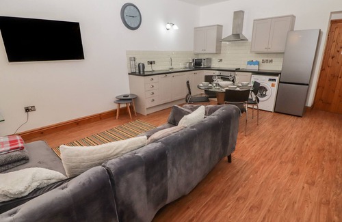 Kilgetty Cabaña | SWALLOWS RETREAT, pet friendly, character holiday cottage in Carew