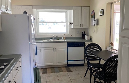 Sun City Center Casa | Swan Lake House in Sun City Center with 60' Screened Lanai