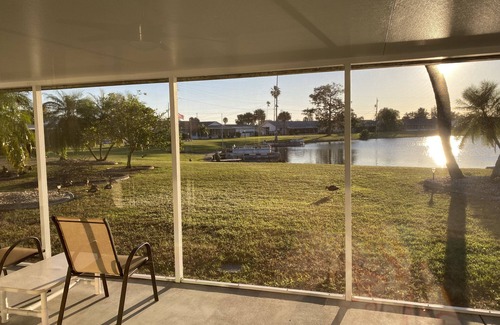 Sun City Center Casa | Swan Lake House in Sun City Center with 60' Screened Lanai