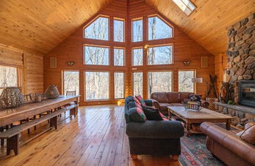 Saugatuck Casa | Swan Lodge - Walking distance to downtown Saugatuck - Modern Cabin Getaway!