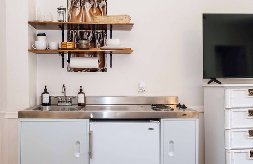 Historic Railroad District Casa | Swank Boutique Suites | King with Soaking Tub