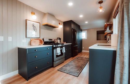 Historic Railroad District Casa | Swank House on Main St in Ashland