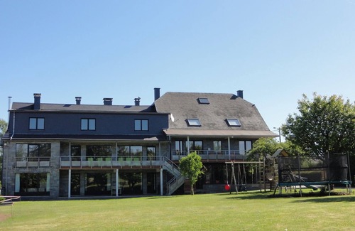 Robertville Casa | Hermosa casa de vacaciones con piscina privada en Waimes