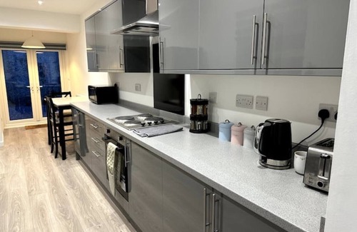 Castle Casa | Swansea Coastal Comfort