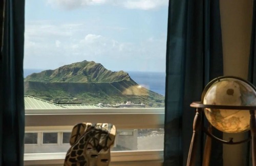 Kahala Casa | Sweeping Views, Spacious , 1200sf, Apartment