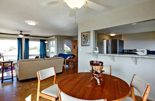 Kahala Casa | Sweeping Views, Spacious , 1200sf, Apartment