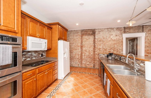 St. Bernard Casa | Sweet Escape – Historic Northern Cinci Home for 10! Just 10 Min to Downtown