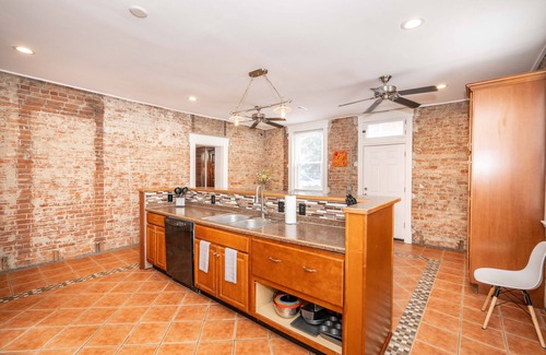 St. Bernard Casa | Sweet Escape – Historic Northern Cinci Home for 10! Just 10 Min to Downtown