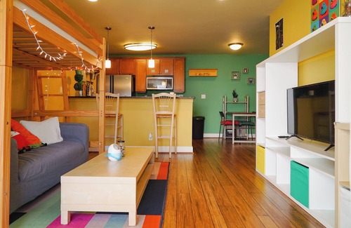 Westwood Apartamento | Sweet Joyful Home with Pool & Gym-Steps from UCLA!