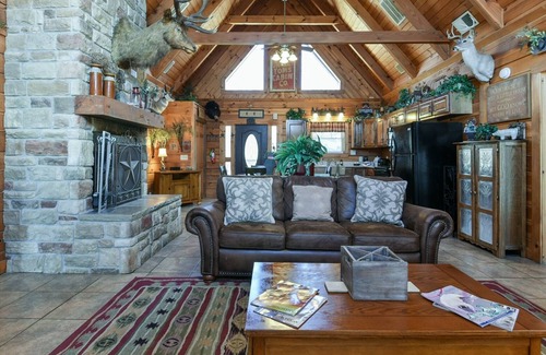 Branson Cedars Casa | Sweet Life Cabin | 2 Bed, 2 Bath