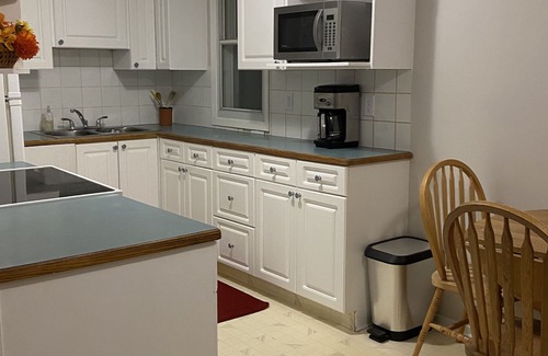 Red Deer Casa | Sweet little house in a sweet location