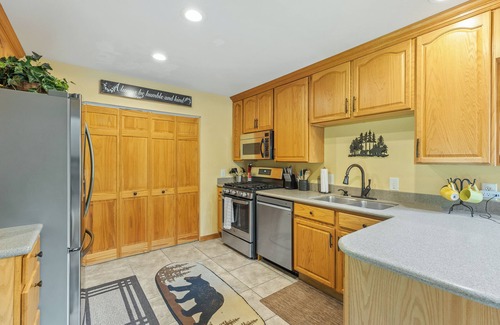 Cullowhee Casa | Sweet Mountain Dreams (2BR) with Views of Lake Glenville
