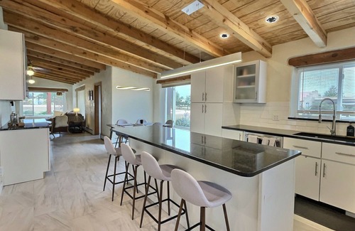 Arroyo Seco Casa | Sweet Mountain View Arroyo Seco Home with Hot Tub